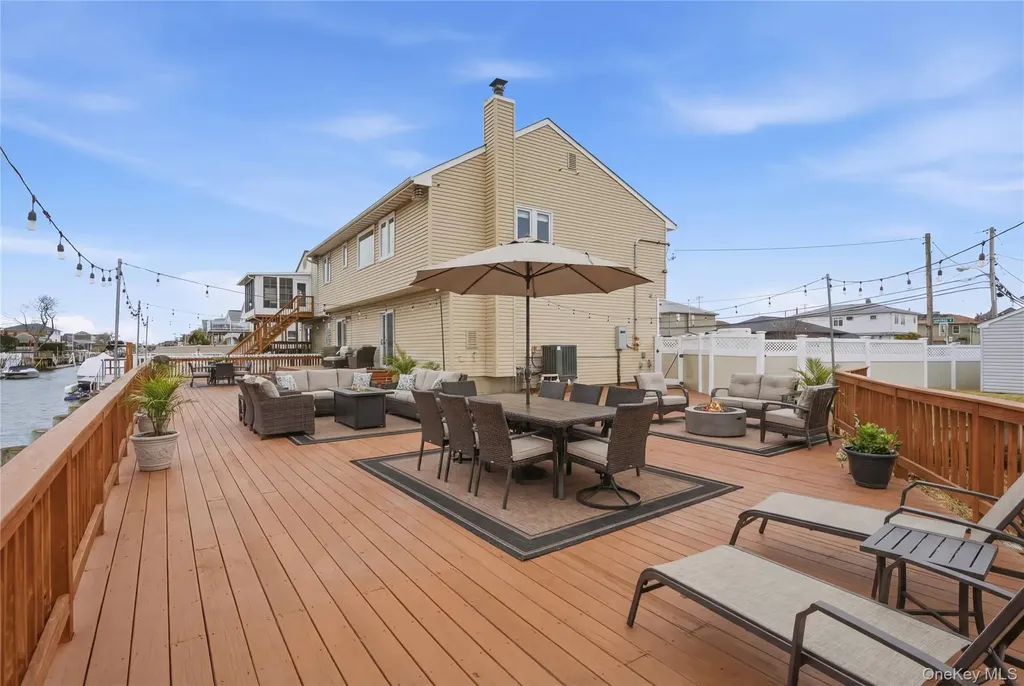 233 Arthur Street Freeport NY 11520