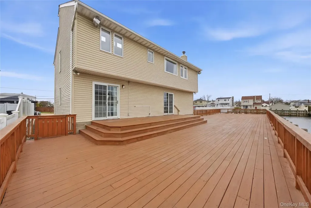 233 Arthur Street Freeport NY 11520