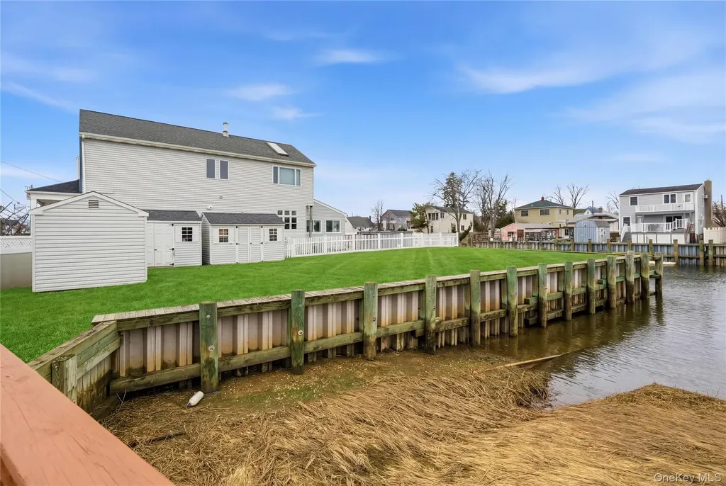 233 Arthur Street Freeport NY 11520