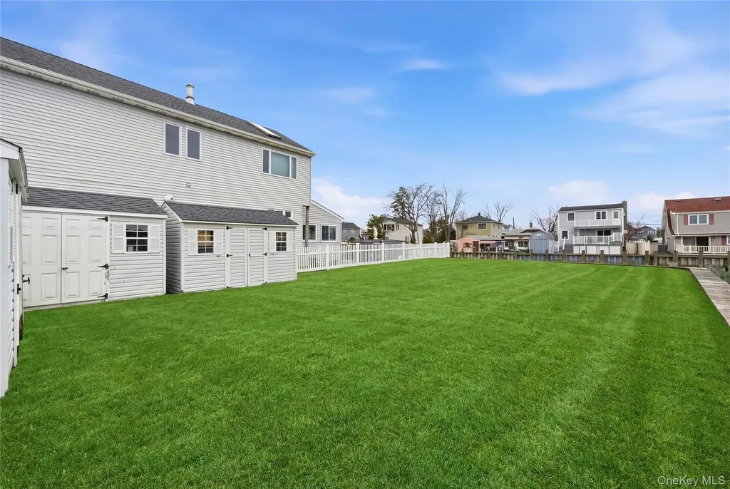 233 Arthur Street Freeport NY 11520
