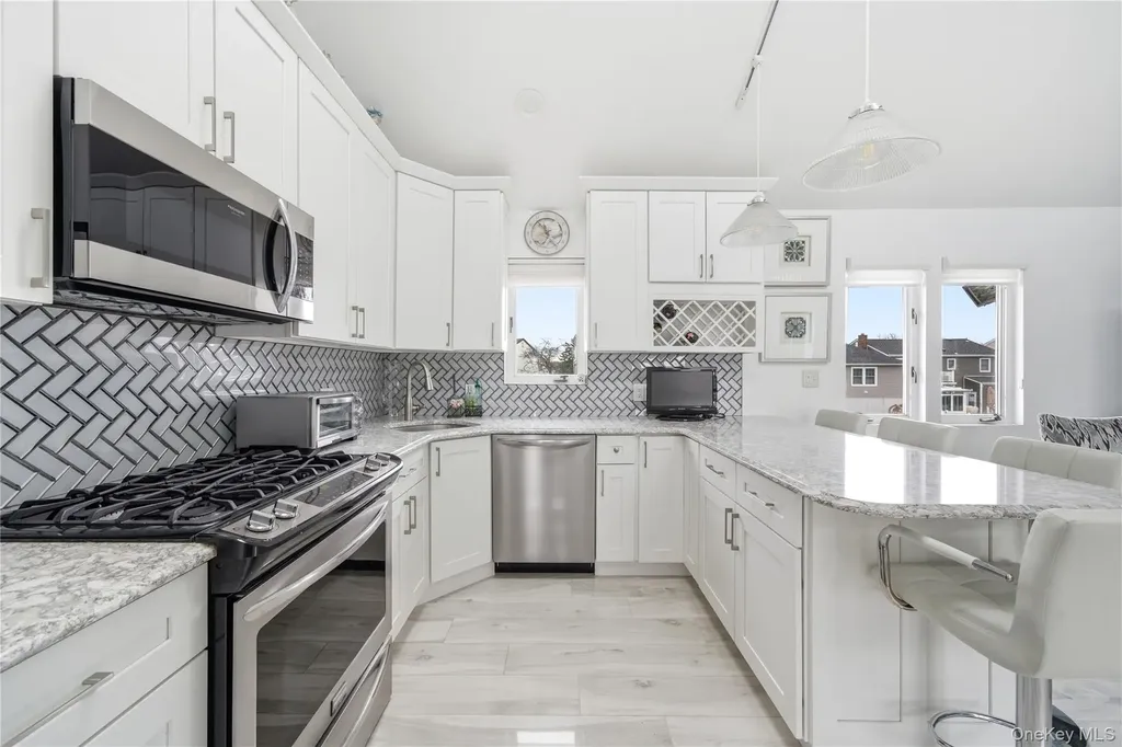 233 Arthur Street Freeport NY 11520