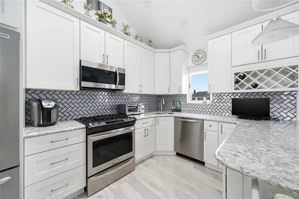233 Arthur Street Freeport NY 11520