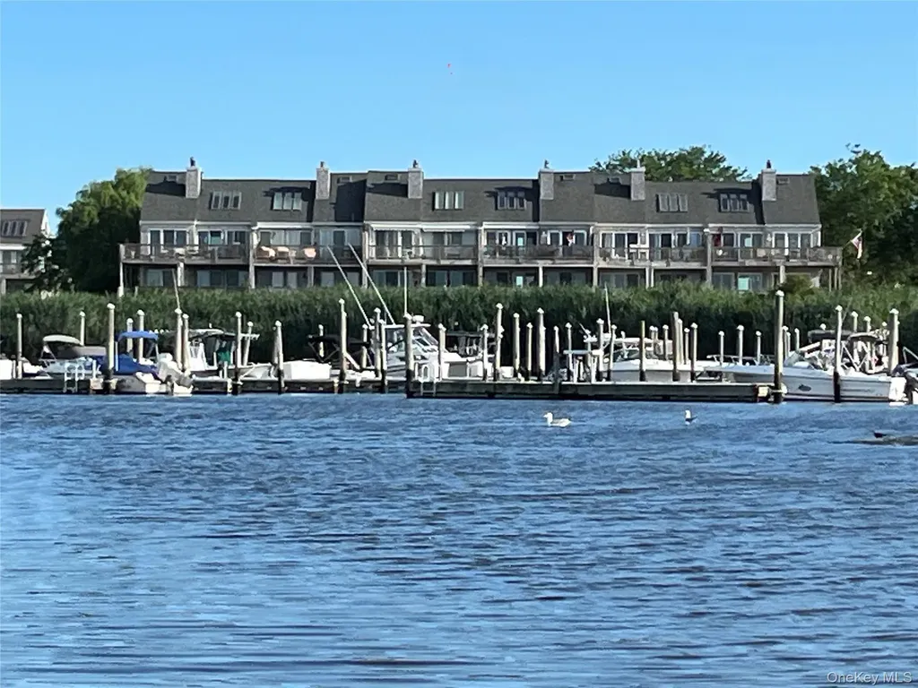 41 Pameeches Path East Moriches NY 11940