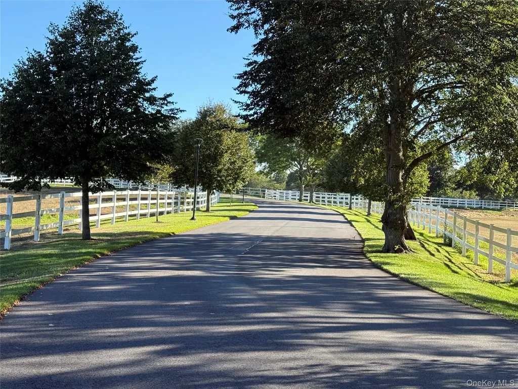 41 Pameeches Path East Moriches NY 11940