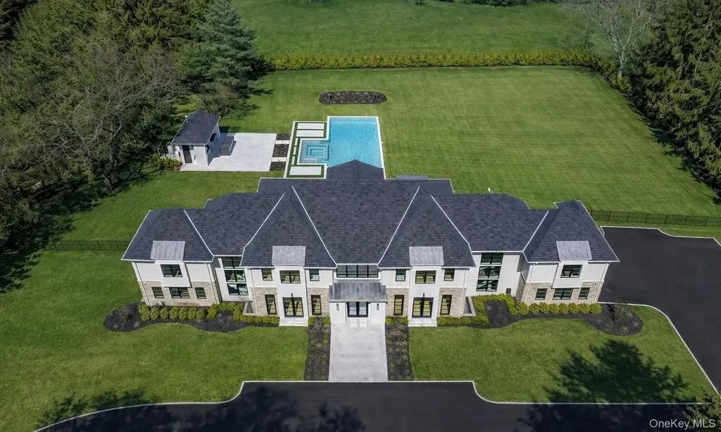 30 Evans Drive Brookville NY 11545