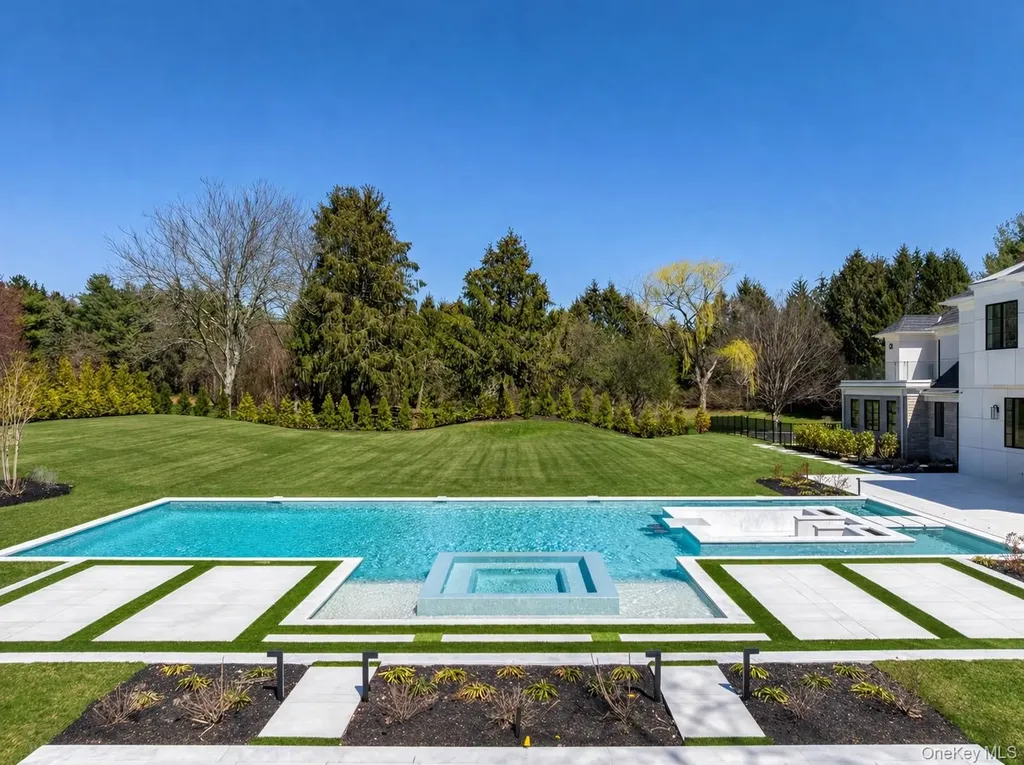 30 Evans Drive Brookville NY 11545