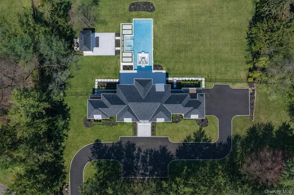 30 Evans Drive Brookville NY 11545