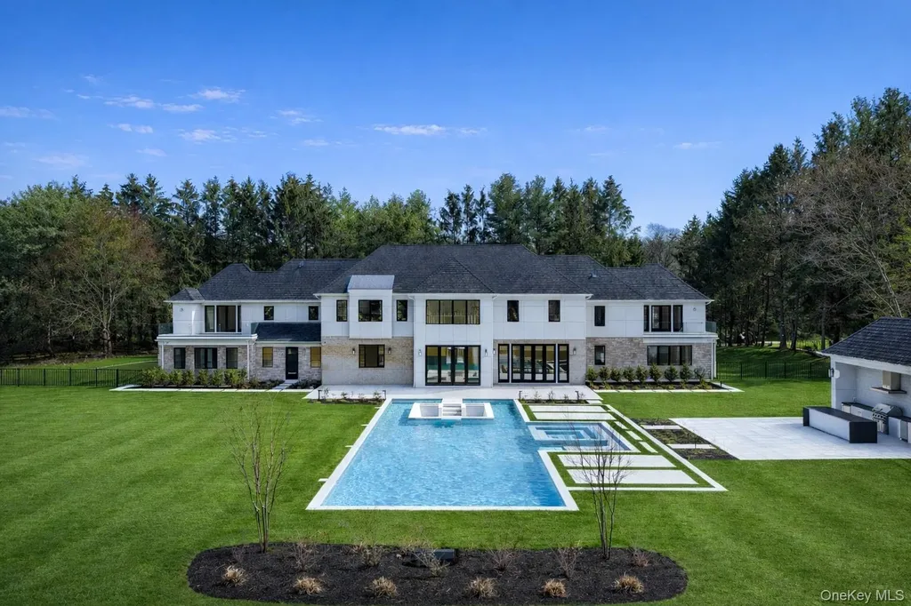 30 Evans Drive Brookville NY 11545