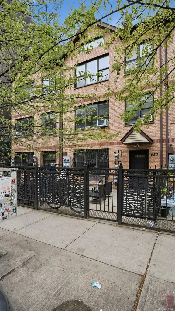 253 Cornelia Street Brooklyn NY 11221