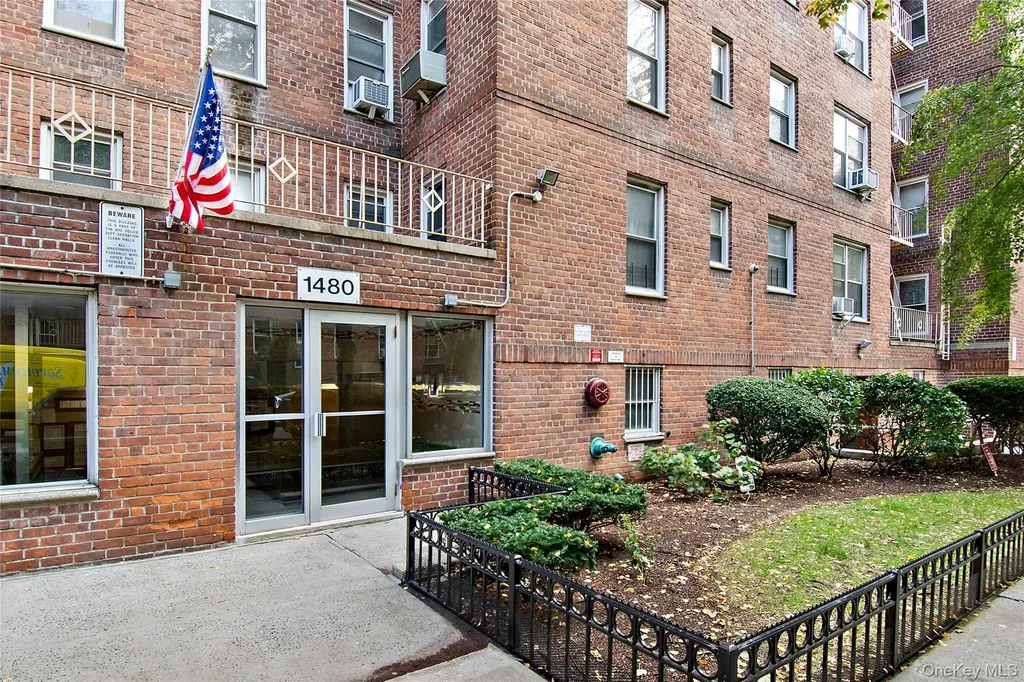 1425 Thieriot Avenue Bronx NY 10460