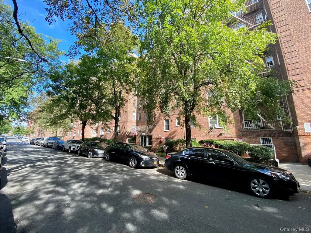 1425 Thieriot Avenue Bronx NY 10460