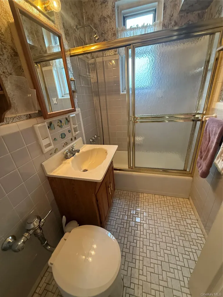 1425 Thieriot Avenue Bronx NY 10460