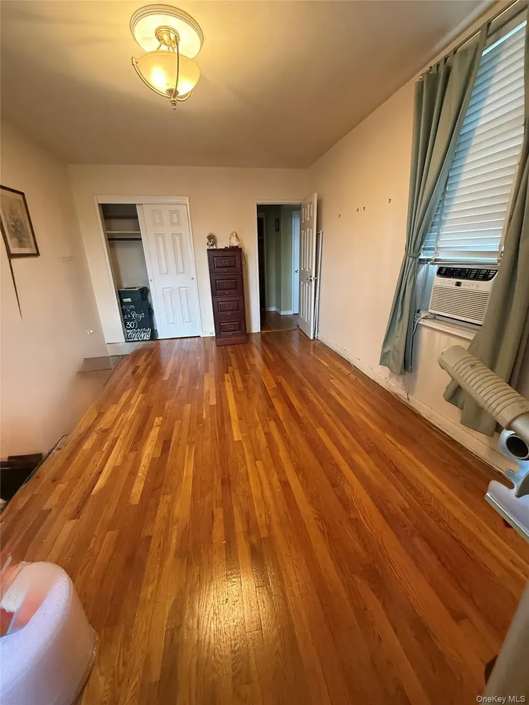 1425 Thieriot Avenue Bronx NY 10460