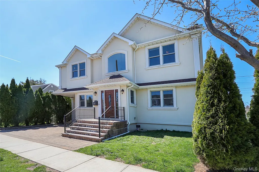 489 Emory Road Mineola NY 11501