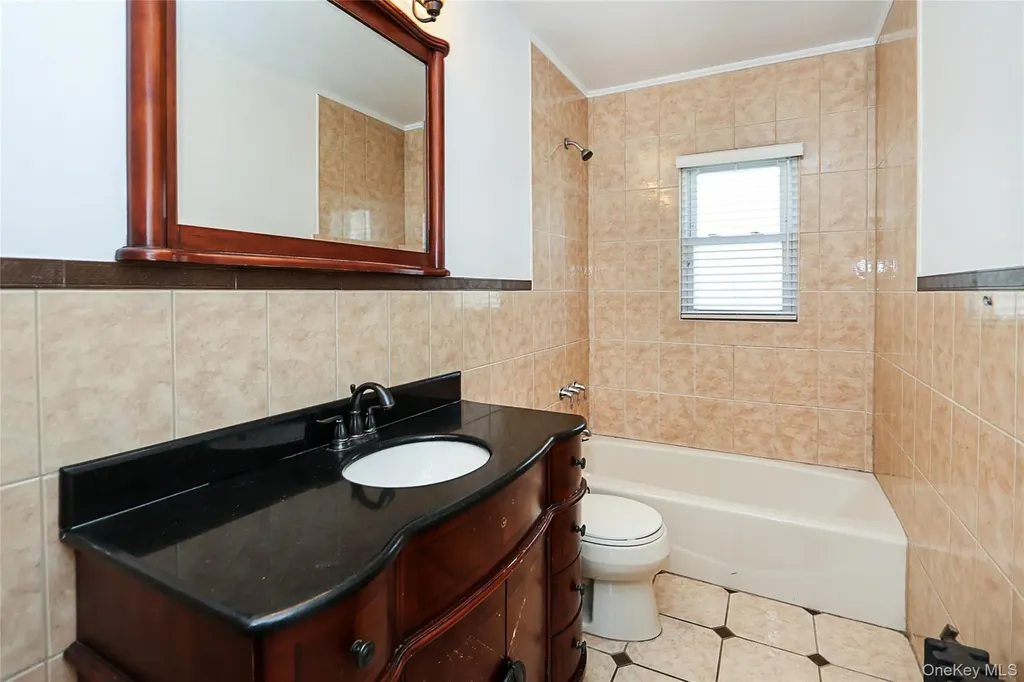 489 Emory Road Mineola NY 11501