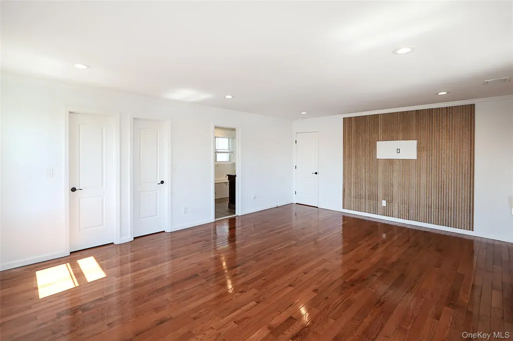 489 Emory Road Mineola NY 11501