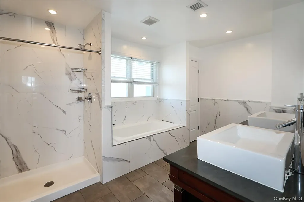 489 Emory Road Mineola NY 11501