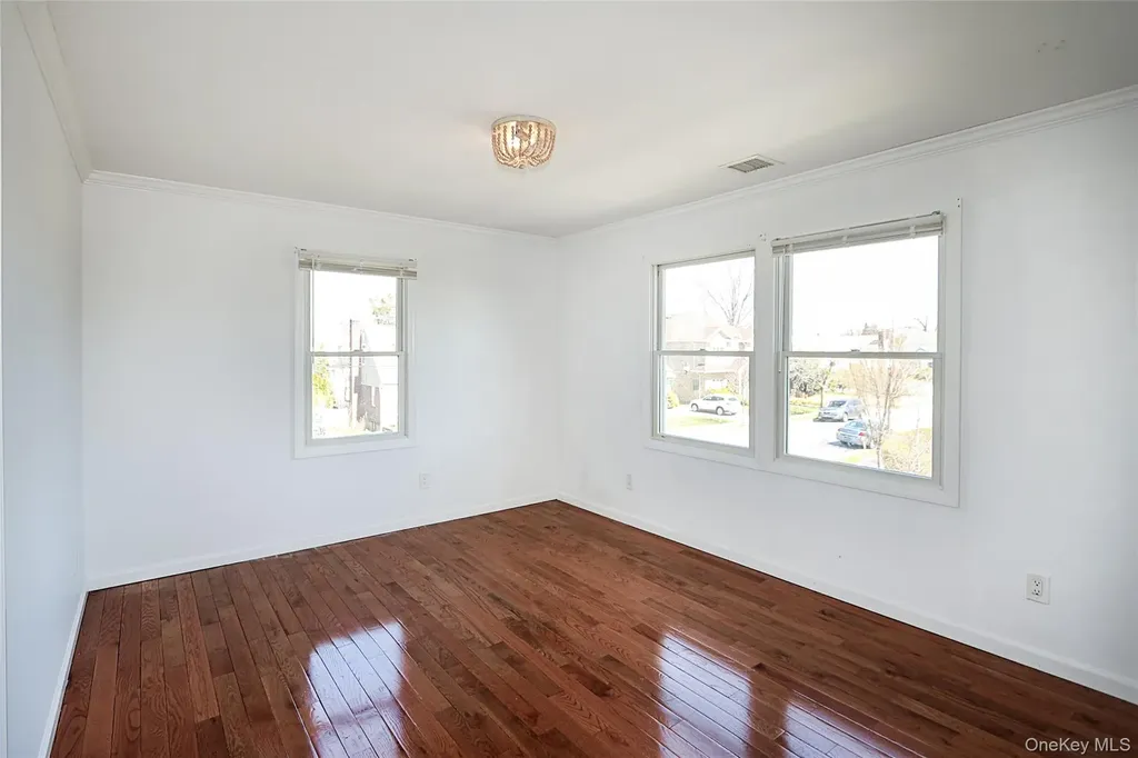 489 Emory Road Mineola NY 11501