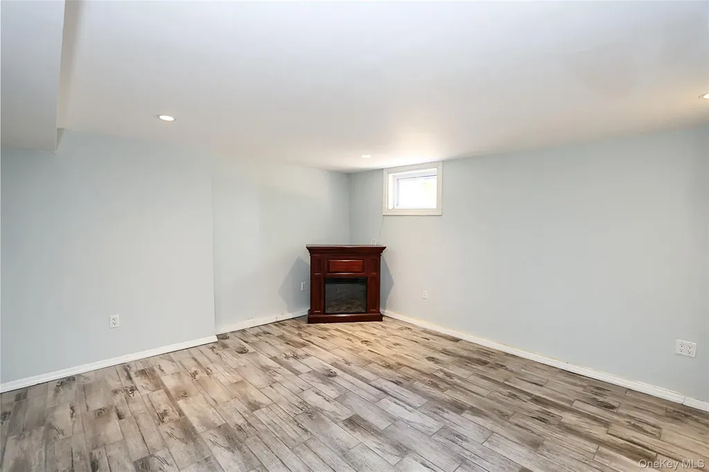 489 Emory Road Mineola NY 11501