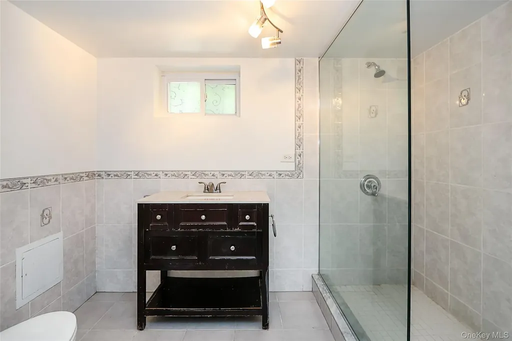 489 Emory Road Mineola NY 11501
