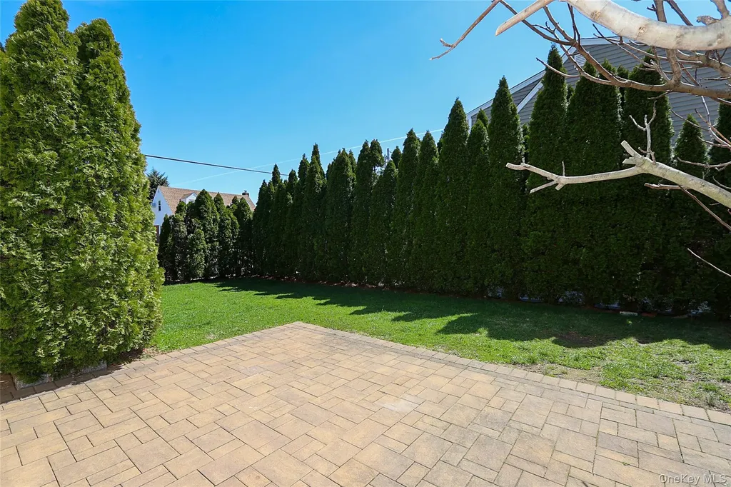 489 Emory Road Mineola NY 11501