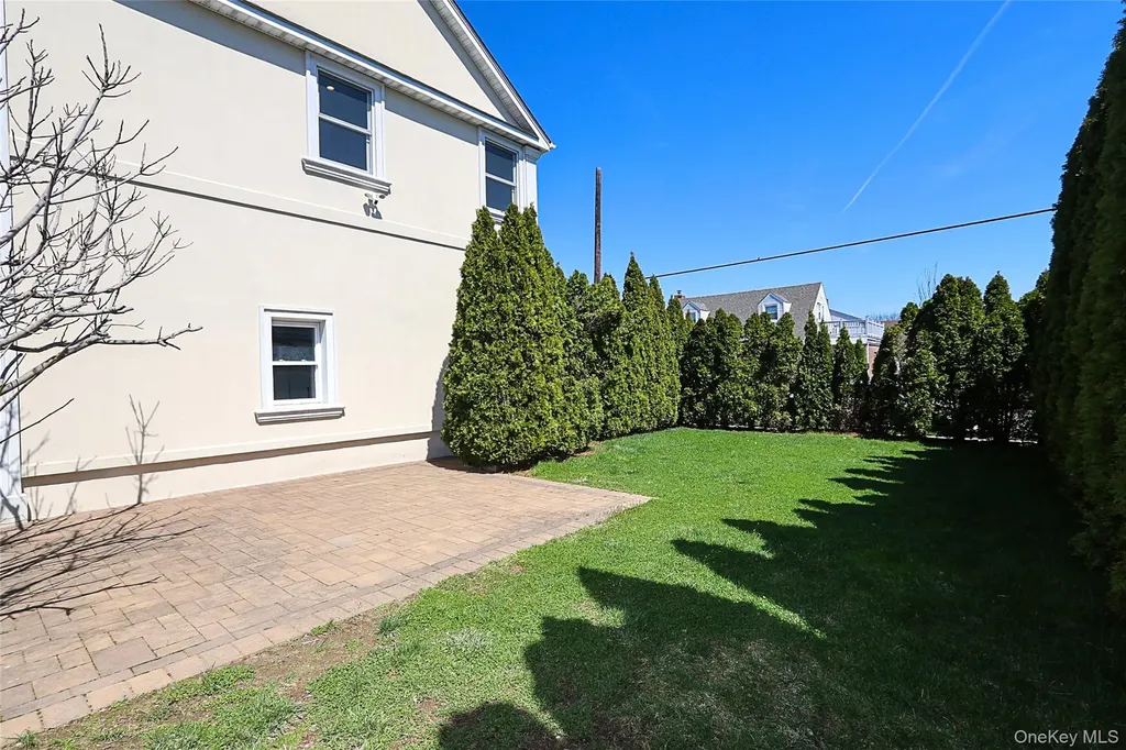 489 Emory Road Mineola NY 11501