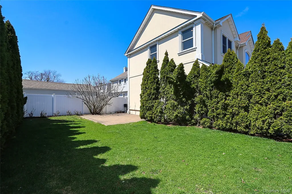 489 Emory Road Mineola NY 11501