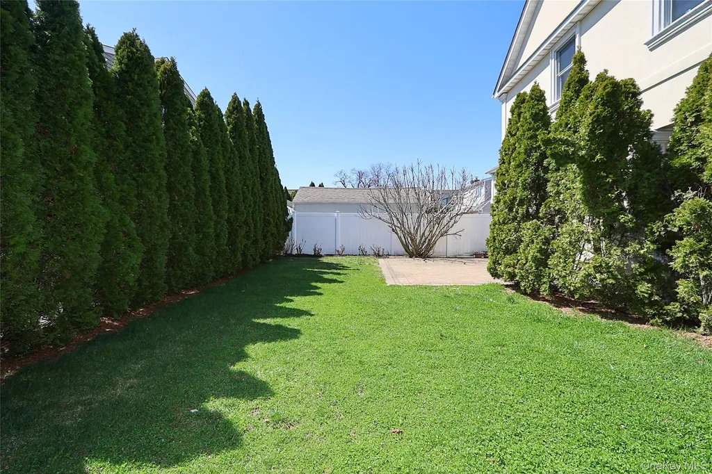 489 Emory Road Mineola NY 11501