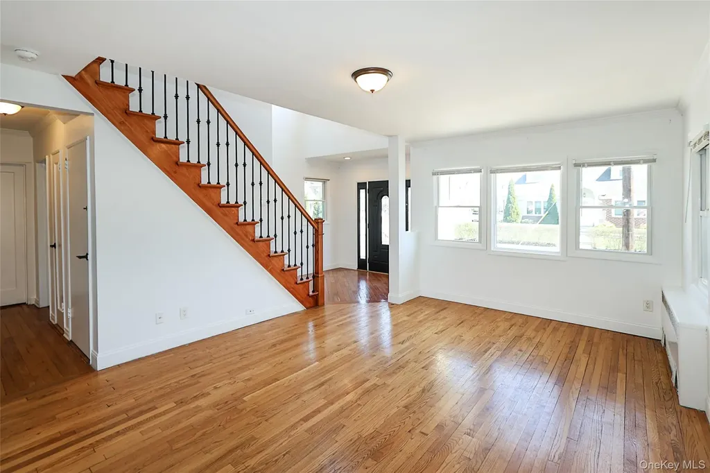 489 Emory Road Mineola NY 11501