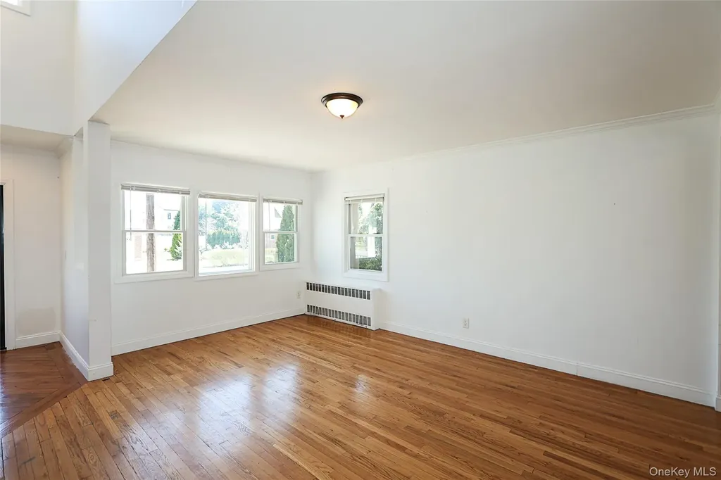 489 Emory Road Mineola NY 11501