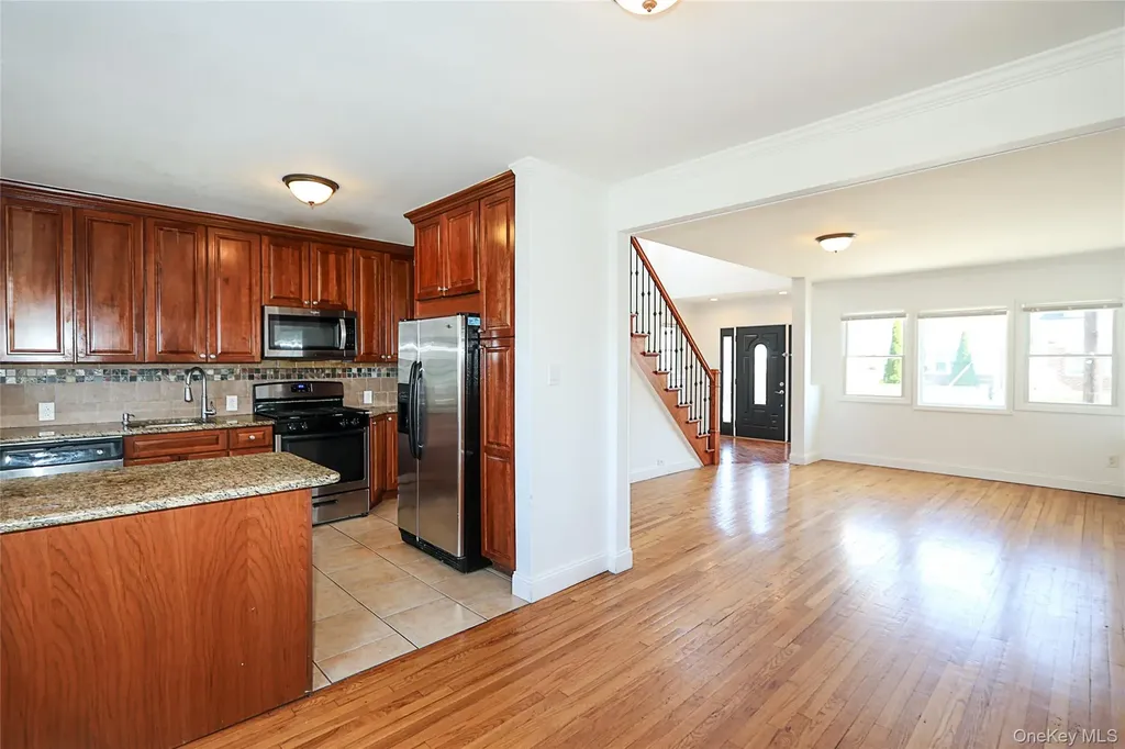 489 Emory Road Mineola NY 11501
