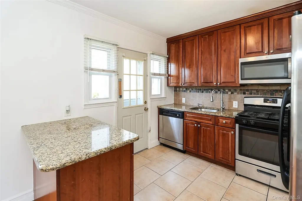489 Emory Road Mineola NY 11501