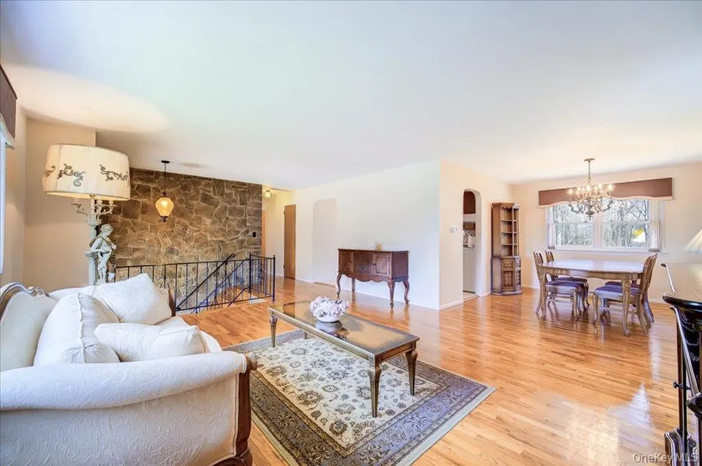 17 Ross Lane Middletown NY 10941