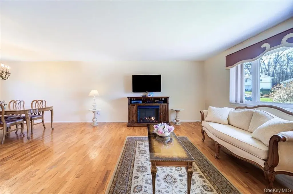 17 Ross Lane Middletown NY 10941