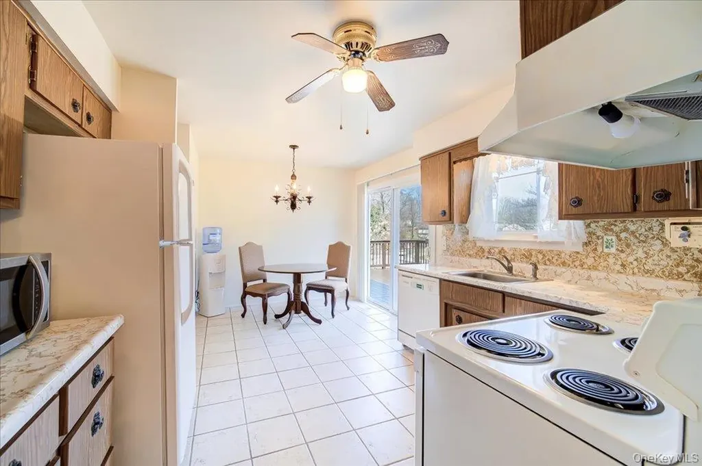 17 Ross Lane Middletown NY 10941