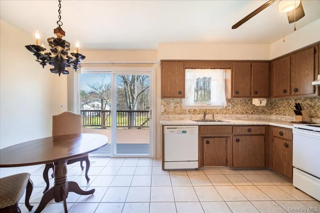 17 Ross Lane Middletown NY 10941