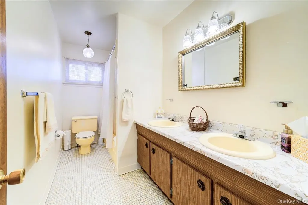 17 Ross Lane Middletown NY 10941