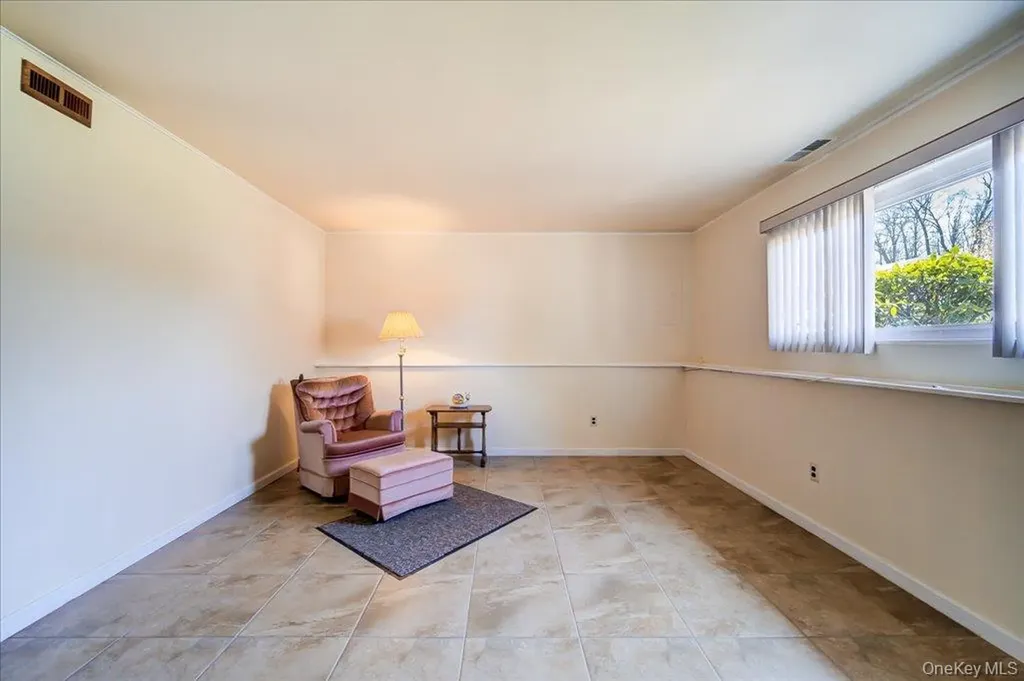 17 Ross Lane Middletown NY 10941