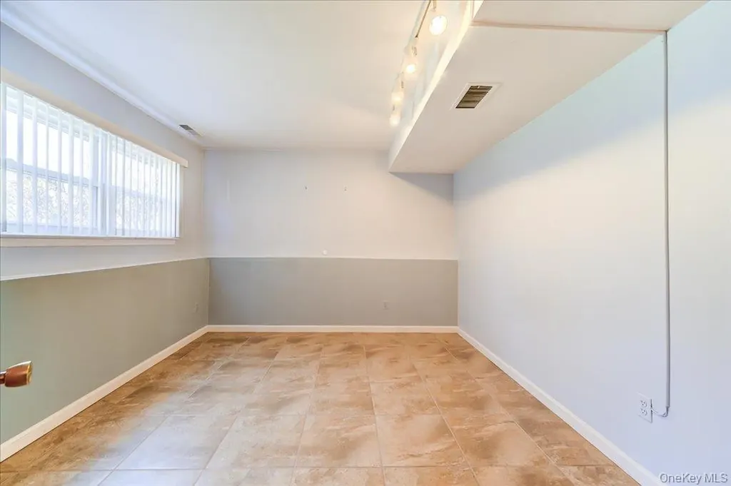 17 Ross Lane Middletown NY 10941