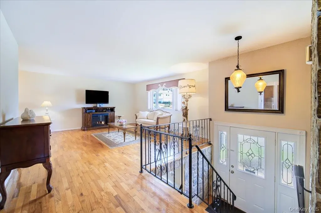 17 Ross Lane Middletown NY 10941