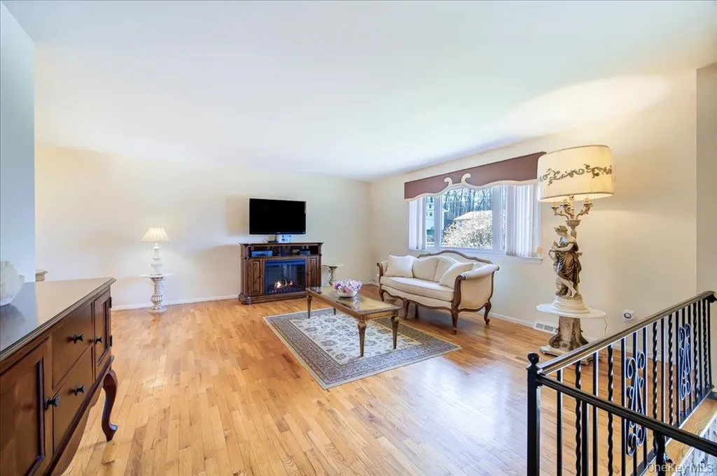 17 Ross Lane Middletown NY 10941