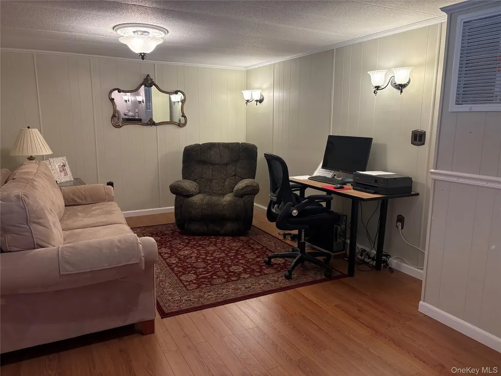 525/207 Riverleigh Avenue Riverhead NY 11901