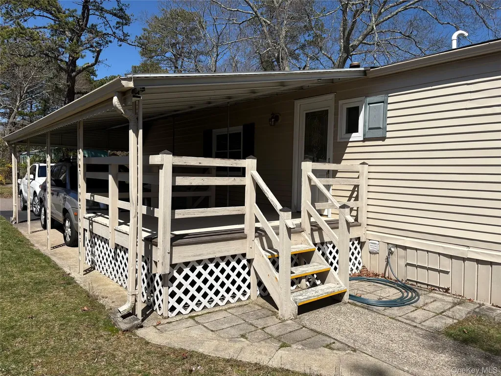 525/207 Riverleigh Avenue Riverhead NY 11901