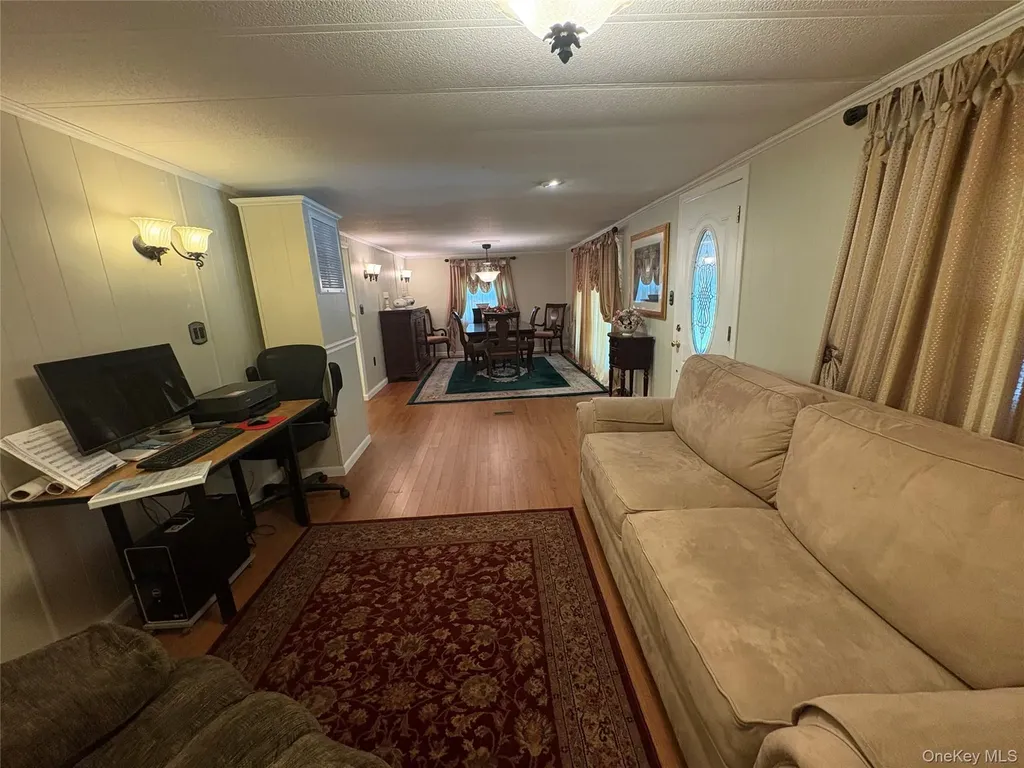 525/207 Riverleigh Avenue Riverhead NY 11901