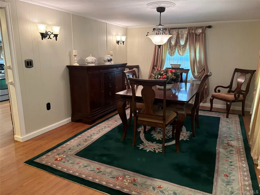 525/207 Riverleigh Avenue Riverhead NY 11901