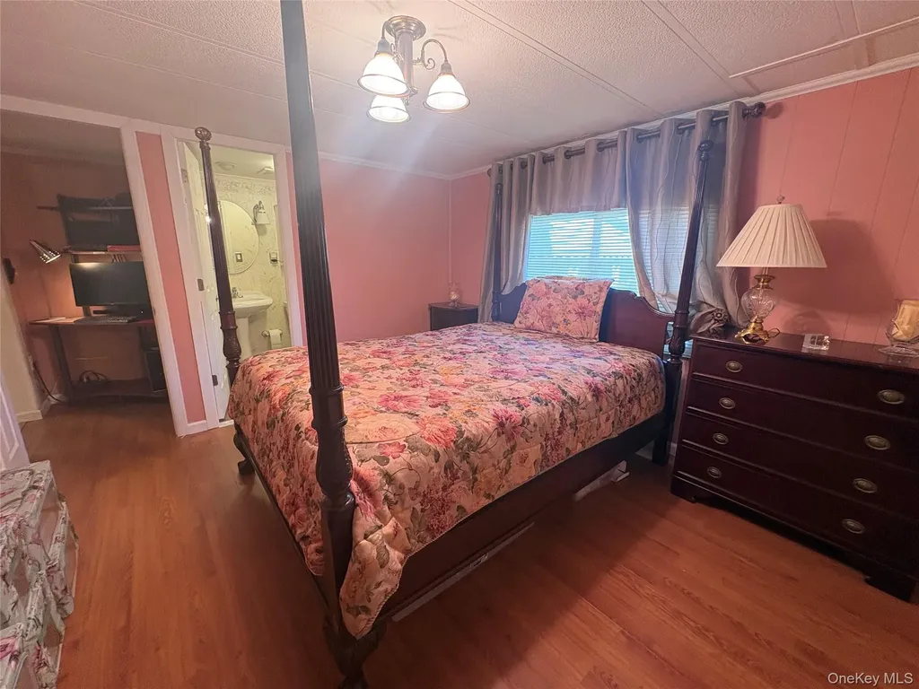 525/207 Riverleigh Avenue Riverhead NY 11901