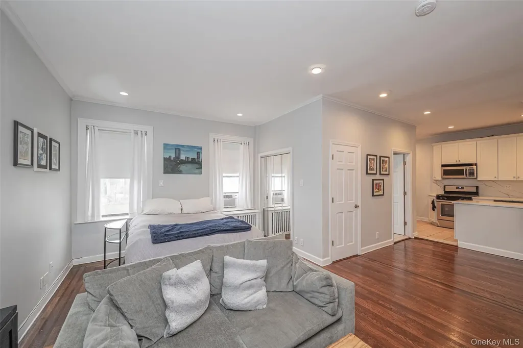 37 Brompton Road Great Neck NY 11021