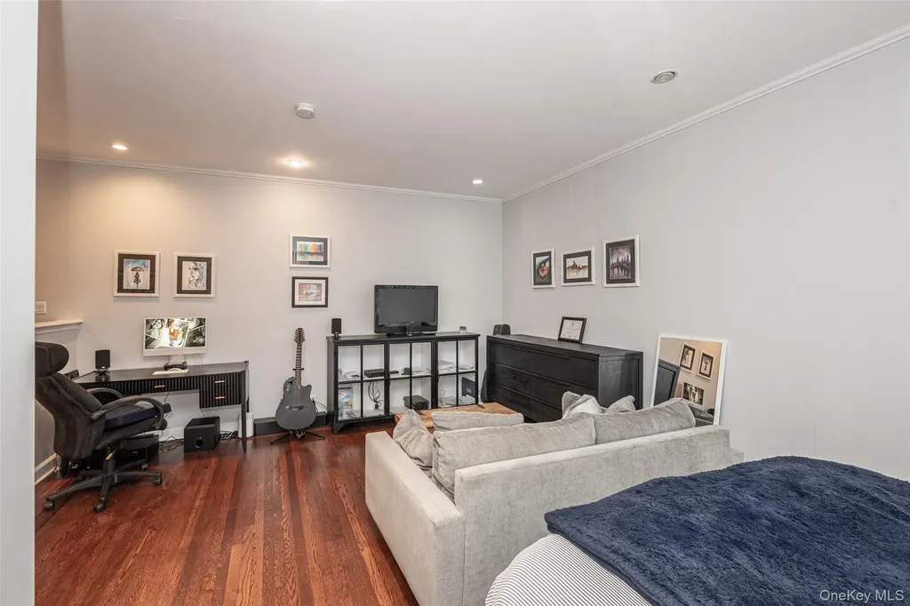 37 Brompton Road Great Neck NY 11021