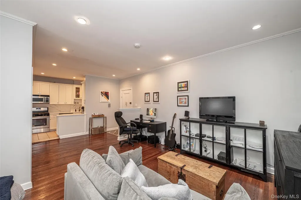 37 Brompton Road Great Neck NY 11021