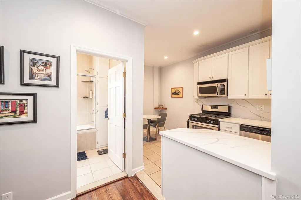 37 Brompton Road Great Neck NY 11021